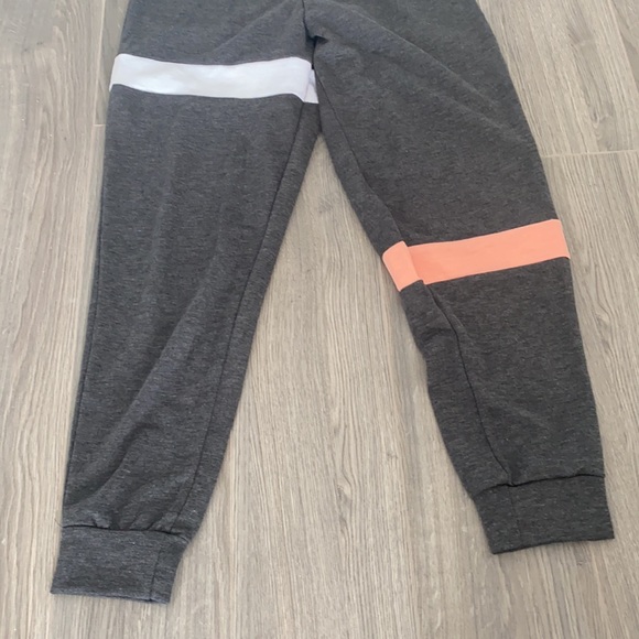 NEVER WORN FashionNova sweatpants - Picture 3 of 8